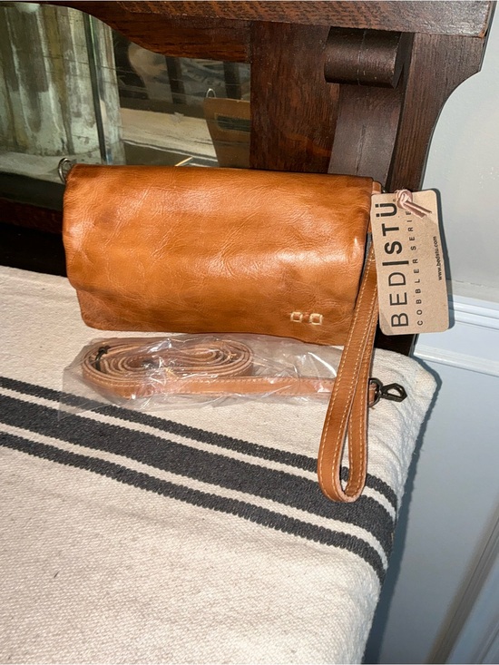Bed Stu Handbags - NWT Bed Stu Leather Cadence Wallet Wristlet Crossbody Bag Tan Rustic MSRP $179